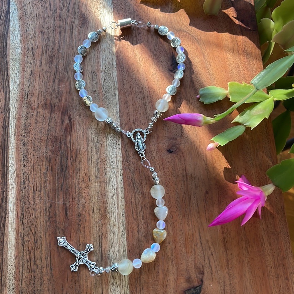NWT Hand Strung Decade Heart Rosary, Silver & Glass